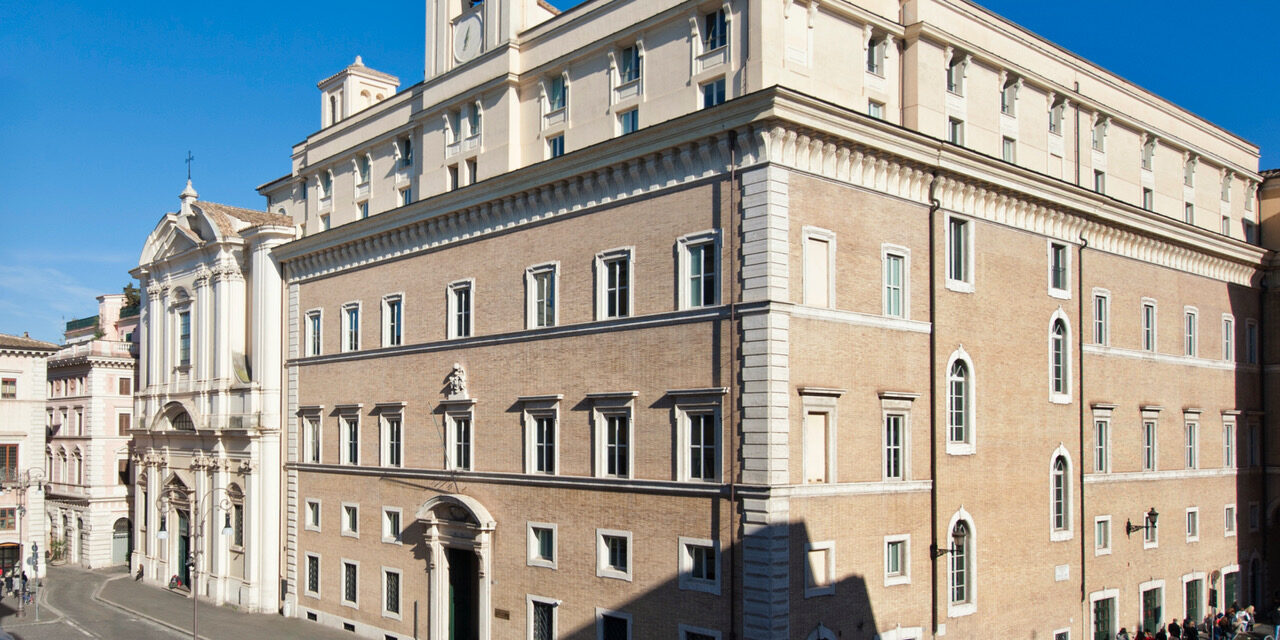 Palazzo_di_s._Apollinare_-_Roma Pontificia Università della Santa Croce